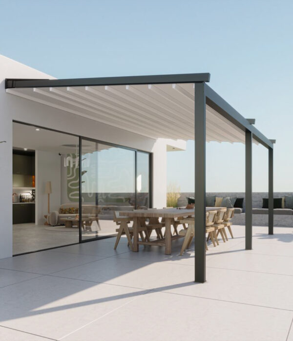 Πέργκολα Loft σε εξωτερικό χώρο με ξύλινο τραπέζι και καρέκλες, ιδανική για χαλάρωση και διασκέδαση.